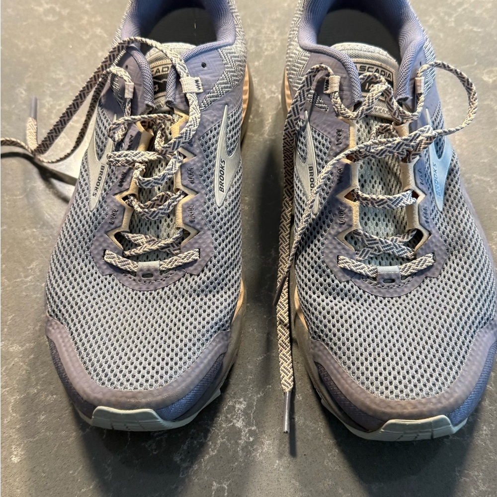 Brooks Adrenaline GTS trail Athletic Shoes